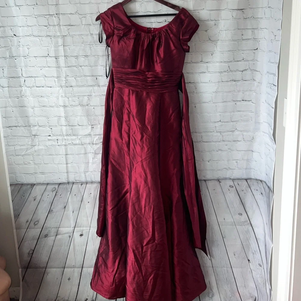 Beautifully Modest Red Sleeveless Formal Long Dress size 6 - Picture 6 of 15